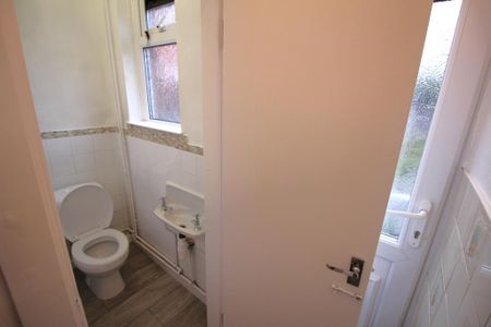 3 bedroom semi-detached house to rent - Photo 5