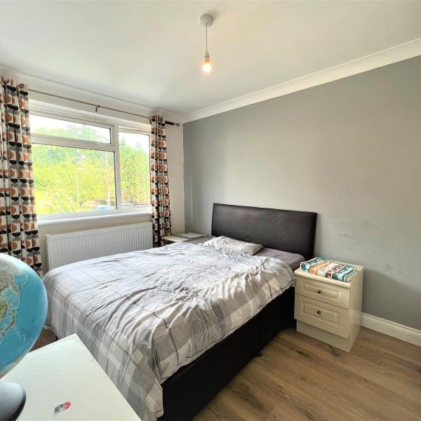 Wey Close, Camberley - 3 bedrooms Property for lettings - Seymours - Photo 1