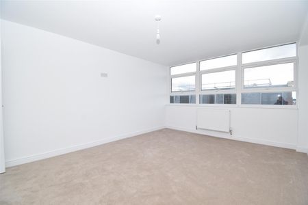 Three Bedroom Apartments, Northgate, Wakefield - Photo 3