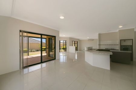 Look No Further&comma; the Perfect Family Home&excl;&excl; - Photo 2