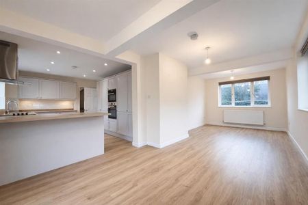 3 bedroom detached house to rent - Photo 2