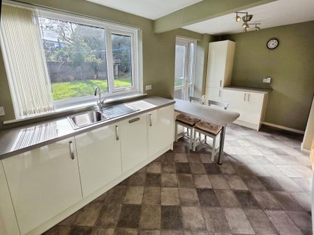 3 bedroom semi-detached house to rent - Photo 5