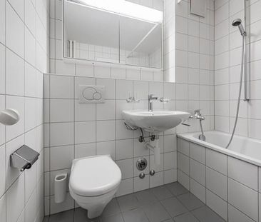 Urban apartment in a quiet side street - Photo 4