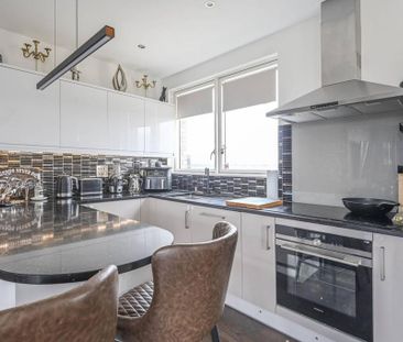 3 bedroom flat to rent - Photo 1