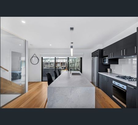 36/12 Lahinch Mews, Torquay, Vic 3228 - Photo 2