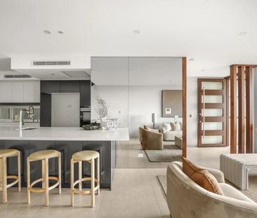 Luxurious Four-Level Coastal Retreat Opposite Diamond Bay Reserve - Photo 2