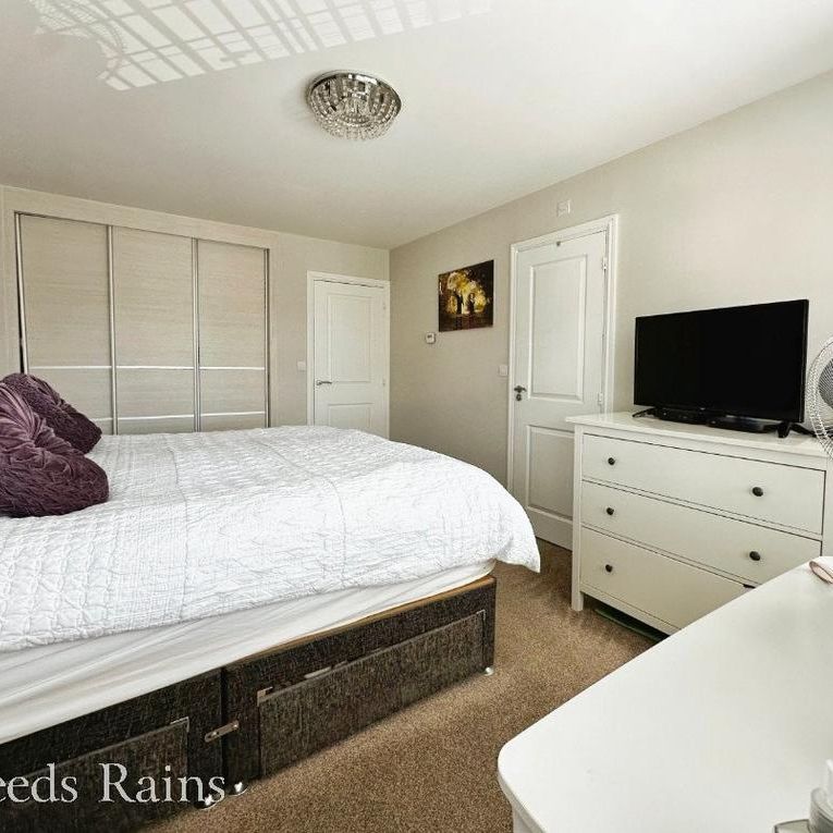4 bedroom detached house to rent - Photo 1