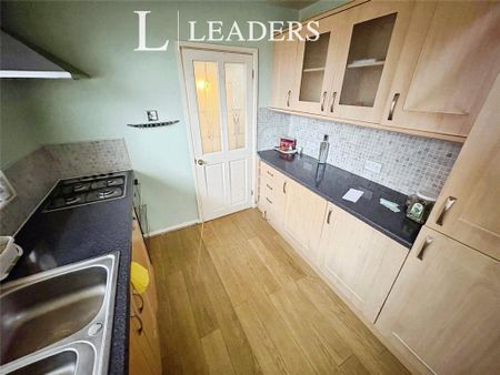 3 bedroom semi-detached house to rent - Photo 4