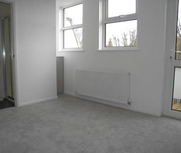 4 bedroom terraced house to rent - Photo 5