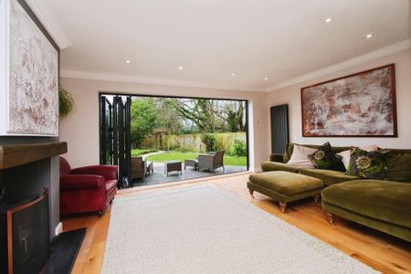 5 bedroom detached house to rent - Photo 4