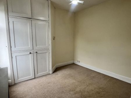 3 bedroom end of terrace house to rent - Photo 3