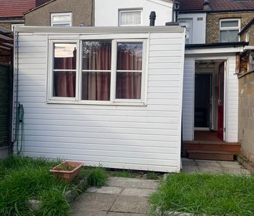 Studio Flat, London, N18 - Photo 1