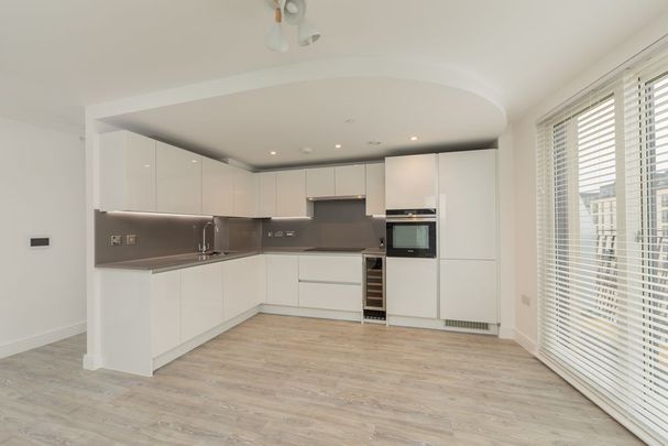 Sovereign Point, Bath, BA2 - Photo 1