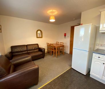 3 bedroom flat to rent - Photo 1