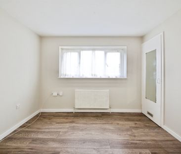 Carters Mead, Harlow - Photo 2