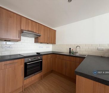 2 bedroom flat to rent - Photo 4