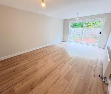 2 bedroom end of terrace house to rent - Photo 2