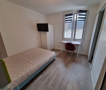 chambre meublée avec coin cuisine, douche et wc. - Photo 1