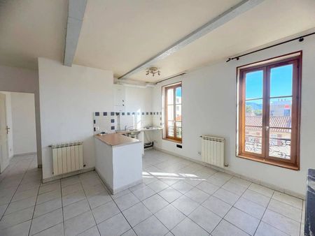 T2 3ème étage sans ASC centre ville La Seyne - Photo 2