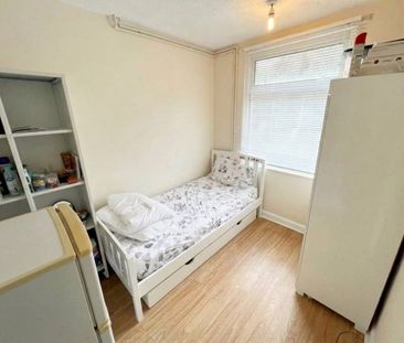 2 Bed Flat, Runley Road, LU1 - Photo 2