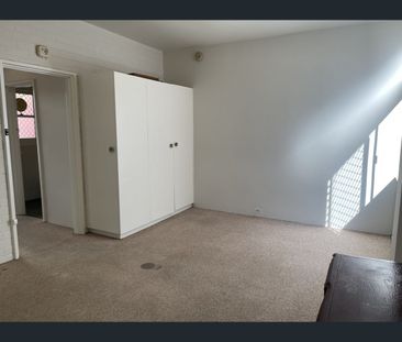 8/124 Terrace Road, Perth, WA 6000 - Photo 4