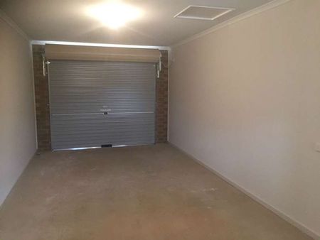 Modern 3 Bedroom Property in Munno Para West - Photo 3