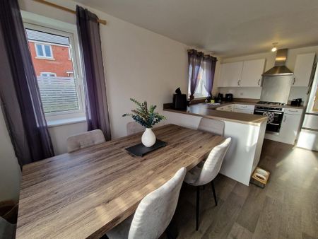 3 bedroom detached house to rent - Photo 3