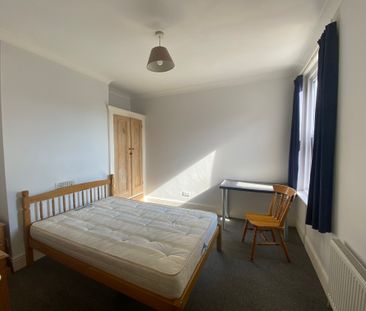4 bedroom mid-terrace to rent Delamere Road, Southsea - Photo 3