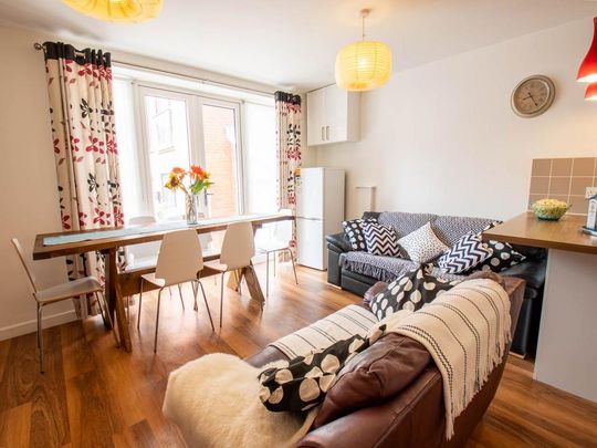 6 bedroom house to rent - Photo 1