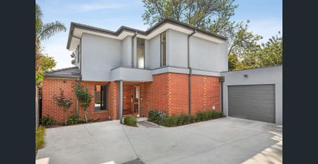 Stylish Townhouse in Ideal Location - Photo 3