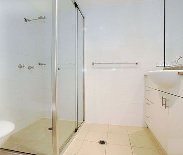 Modern One Bedroom Apartment in Prime Location - Photo 4