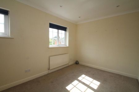 2 bedroom semi-detached house to rent - Photo 4