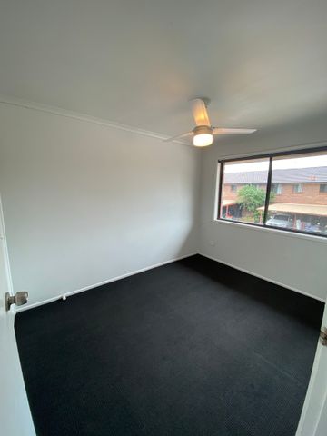 Renovated Townhouse In Convenient Location! - Photo 2