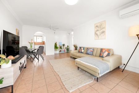Charming 2-Bedroom Apartment in Prime Coorparoo Location - Photo 2