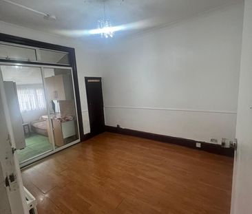 3 Bed Terraced House, Coventry Road, IG1 - Photo 5
