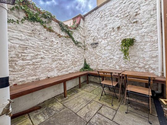 4 bedroom terraced house to rent - Photo 1