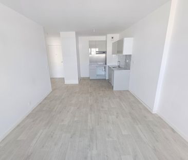 location Appartement T2 DE 41.3m² À CARRIERES SOUS POISSY - Photo 2