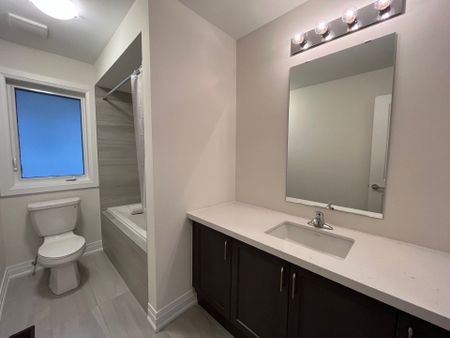 For Lease - 116 Ben Sinclair Avenue, East Gwillimbury, Ontario - Photo 2