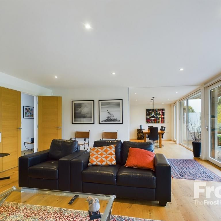 4 bedroom detached house to rent - Photo 1