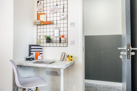 6 bedroom terraced house to rent - Photo 4