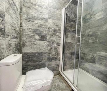 5 bedroom semi-detached house to rent - Photo 4