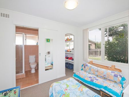 30 Charteris Crescent, Chifley ACT 2606 - House For Rent | Domain - Photo 5