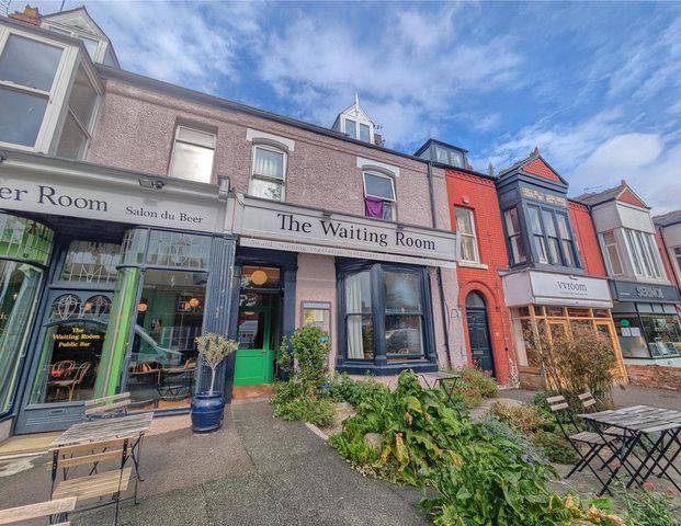 4 bedroom flat to rent - Photo 1