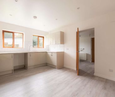 A four bedroom detached property to let for 6 months. - Photo 2