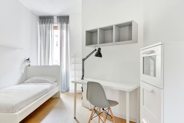 Via Stromboli, Milan, Lombardy 20144 - Photo 1