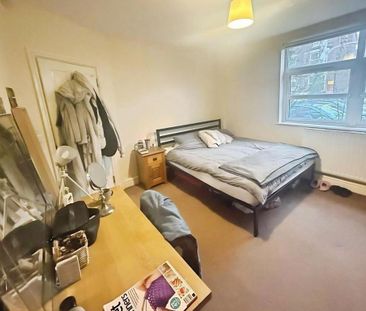 6 bedroom semi-detached house to rent - Photo 3