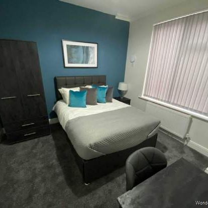 4 bedroom property to rent in Salford - Photo 1