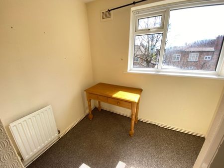 2 Bed Flat, Lovell Court, M8 - Photo 3