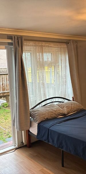Room in a Shared House, Forest Gate, E7 - Photo 1