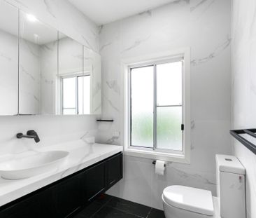 4 Bedroom House with Pool - Photo 4